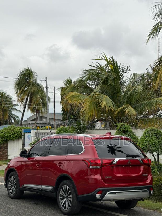Mitsubishi Outlander 2020 Red