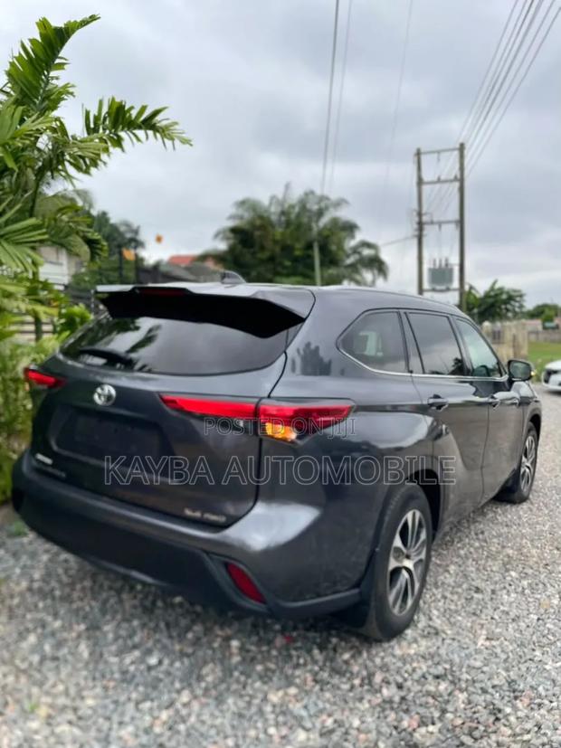 Toyota Highlander 2022 Gray