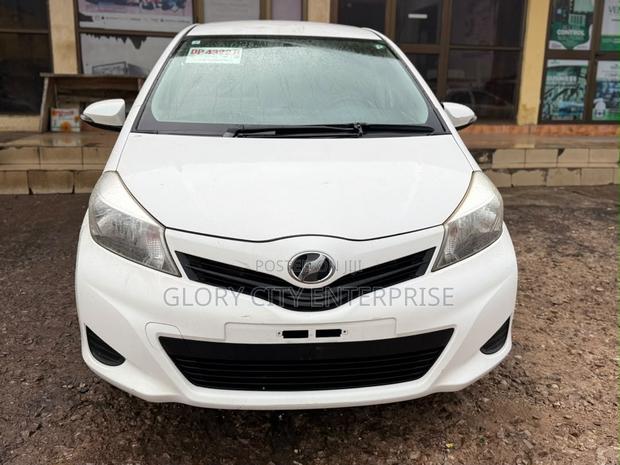 Toyota Vitz 1.3 AWD 3dr 2012 White