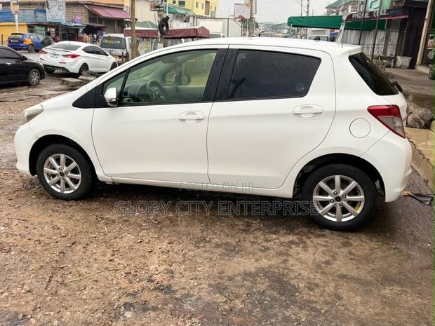 Toyota Vitz 1.3 AWD 3dr 2012 White