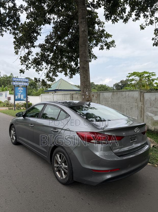 Hyundai Elantra SE 2018 Gray
