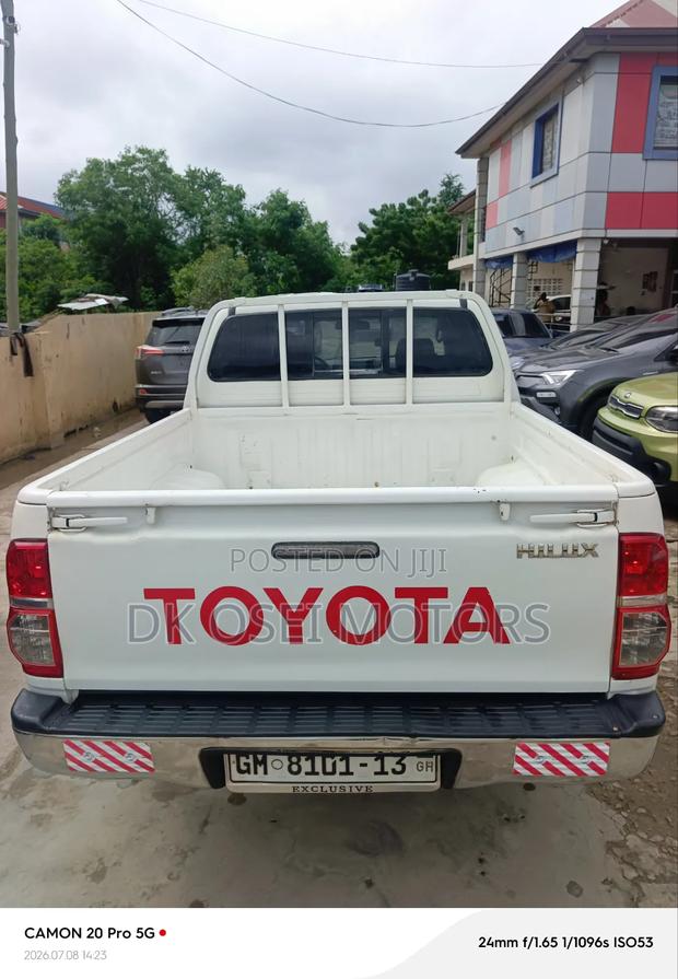 Toyota Hilux 2013 White