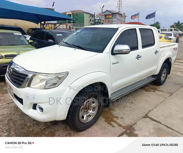Toyota Hilux 2013 White