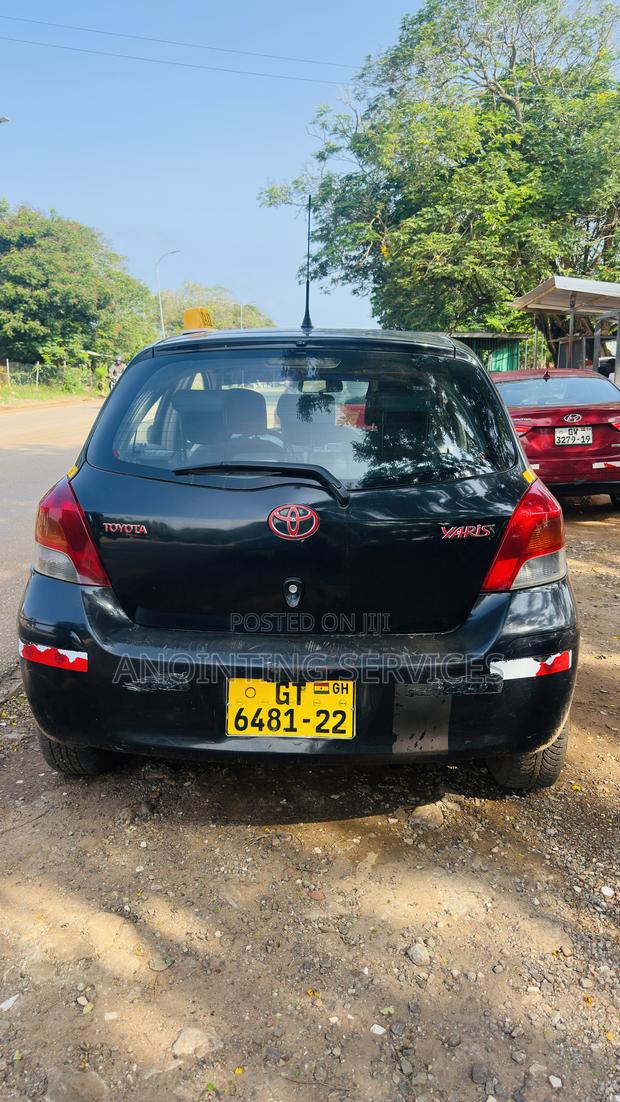 Toyota Yaris Base Hatchback 5dr 2010 Black