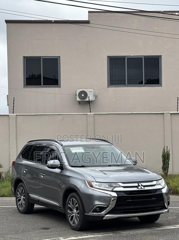 Mitsubishi Outlander 2016 Gray