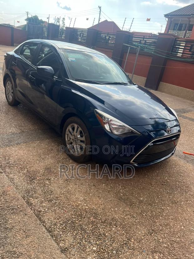 Toyota Yaris 2018 Blue
