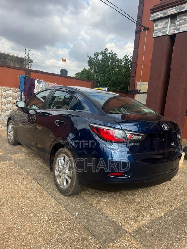 Toyota Yaris 2018 Blue