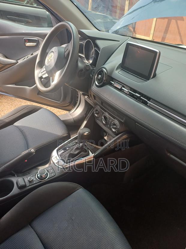 Toyota Yaris 2018 Blue