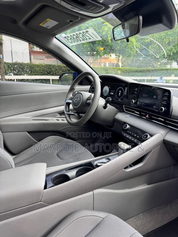 Hyundai Elantra Limited 2022 Blue