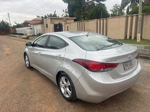 Hyundai Elantra 2016 Silver