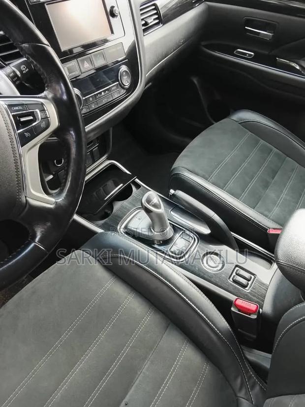 Mitsubishi Outlander 2016 Red