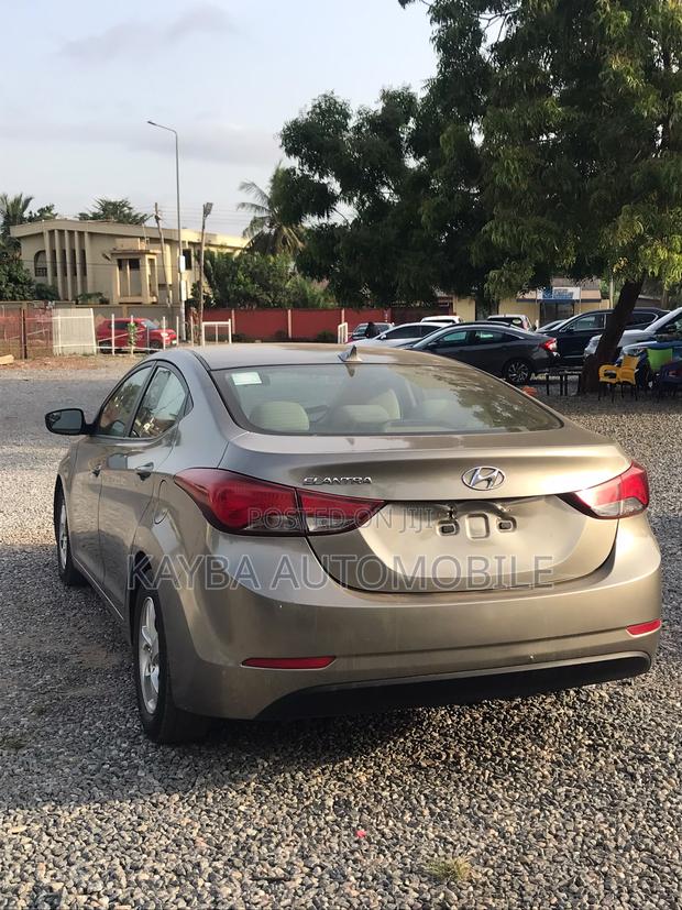 Hyundai Elantra 2015 Gold