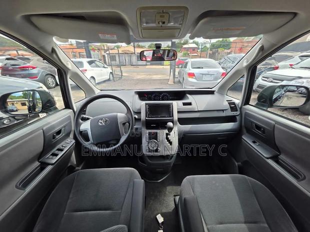 Toyota Voxy 2010 Black