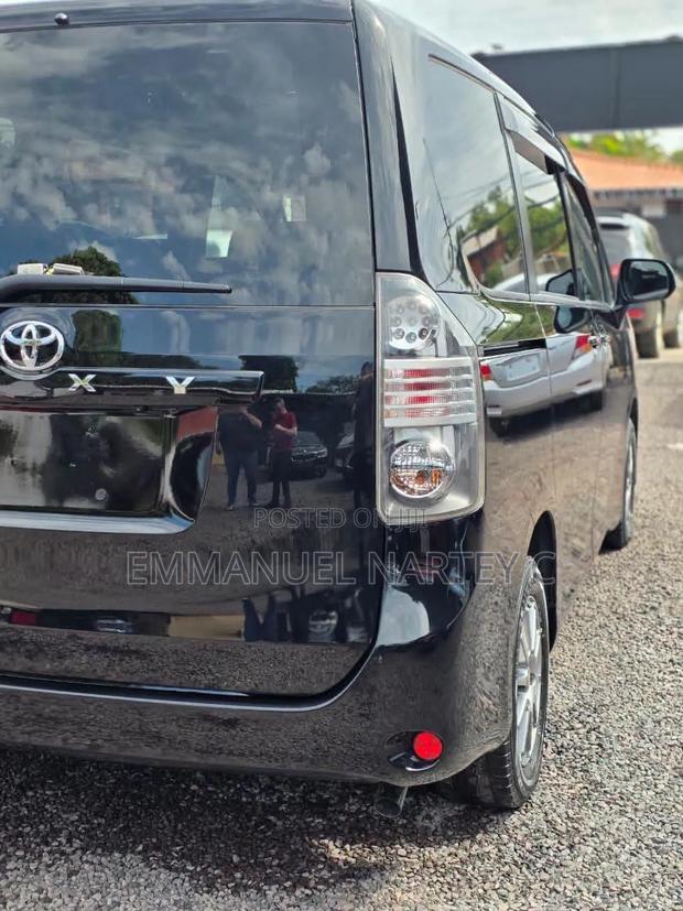 Toyota Voxy 2010 Black