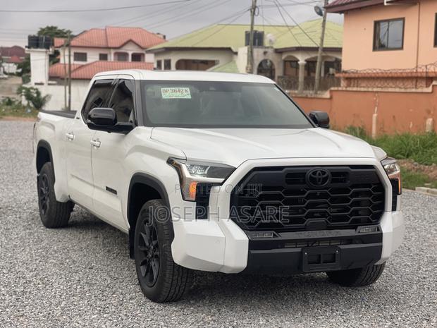 Toyota Tundra Limited CrewMax 4WD SB w/5.5' Bed 2025 White