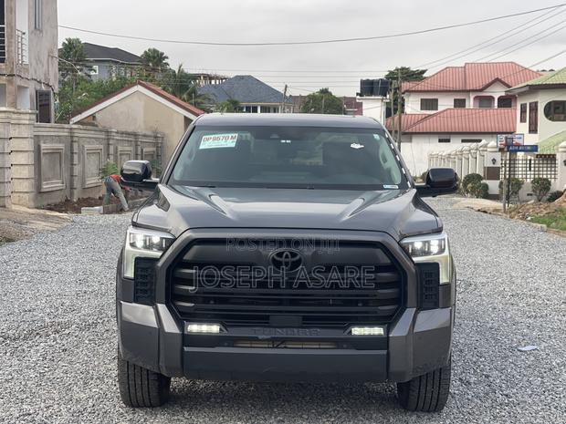 Toyota Tundra Hybrid 2024 Gray