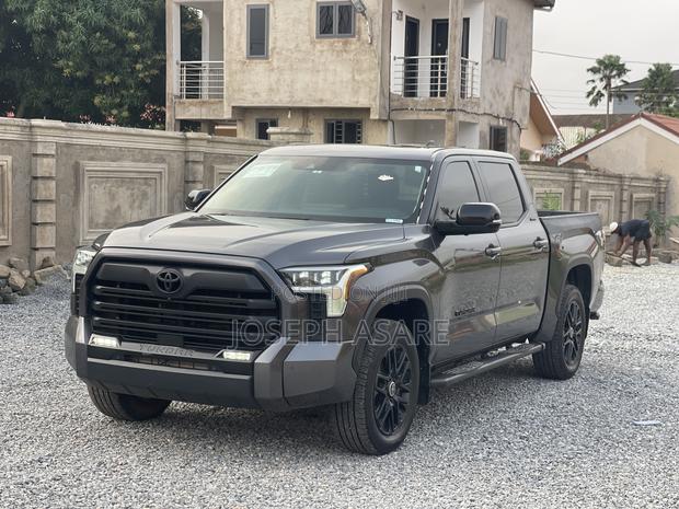 Toyota Tundra Hybrid 2024 Gray