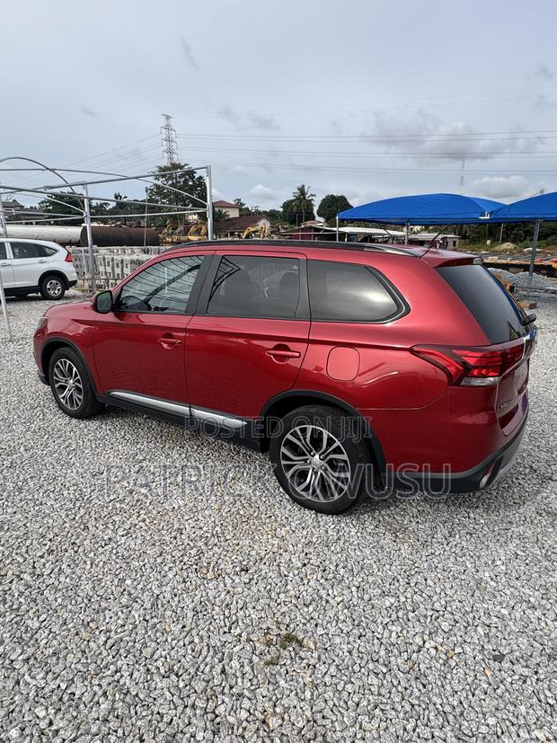 Mitsubishi Outlander 2016 Pink