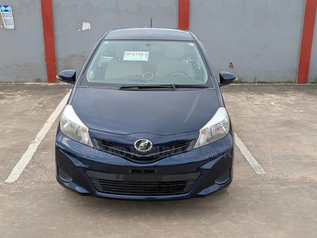 Toyota Vitz 1.3 FWD 5dr 2013 Blue