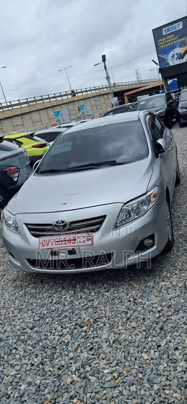 Toyota Corolla Altis 2010 Silver