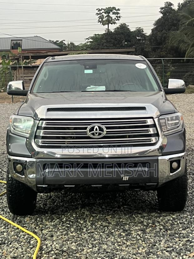 Toyota Tundra 2018 Gray