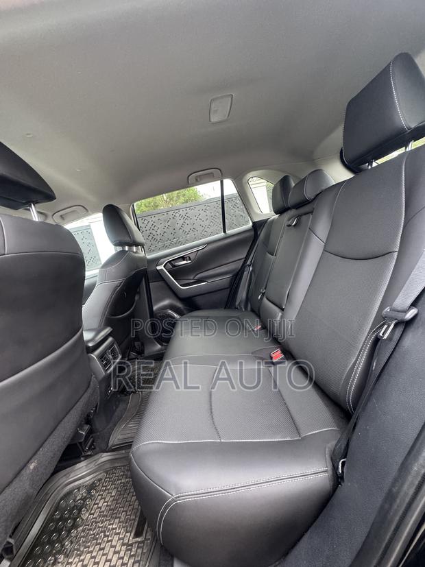 Toyota RAV4 XLE Premium AWD 2024 Black