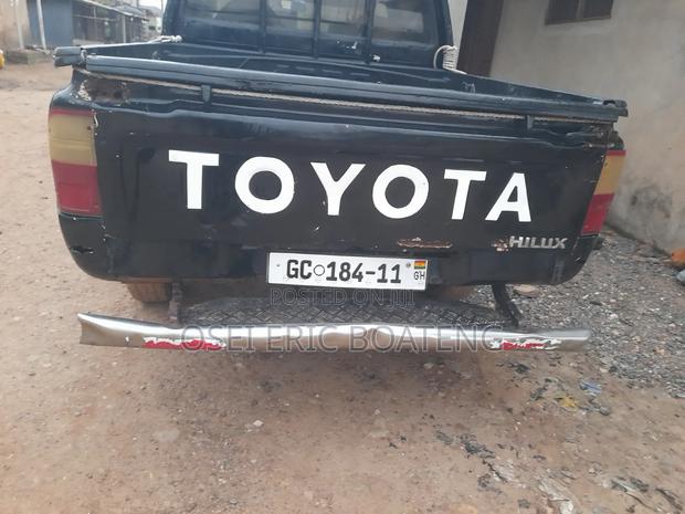Toyota Hilux 2003 Black
