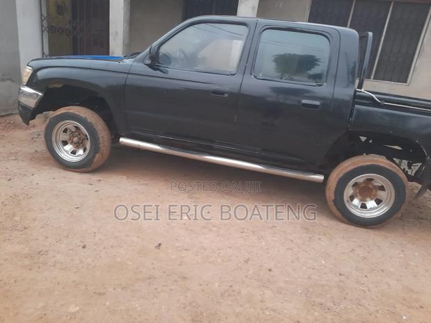 Toyota Hilux 2003 Black
