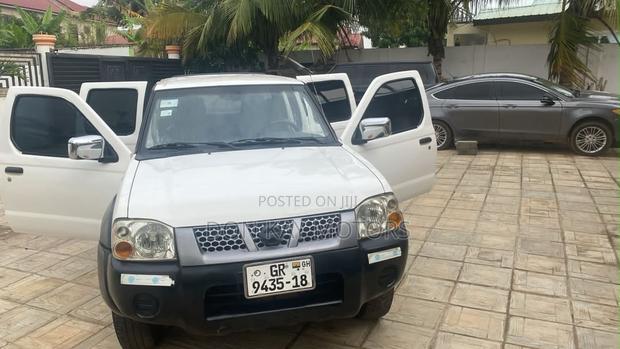 Nissan Hardbody 2018 White