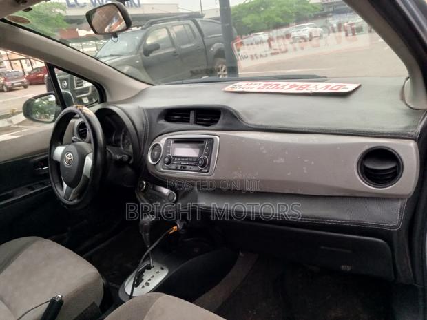 Toyota Vitz 2012 Blue