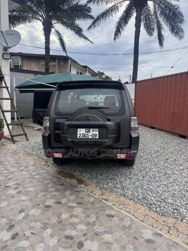 Mitsubishi Pajero 2009 Black