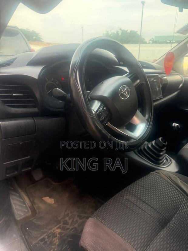 Toyota Hilux 2017 Silver