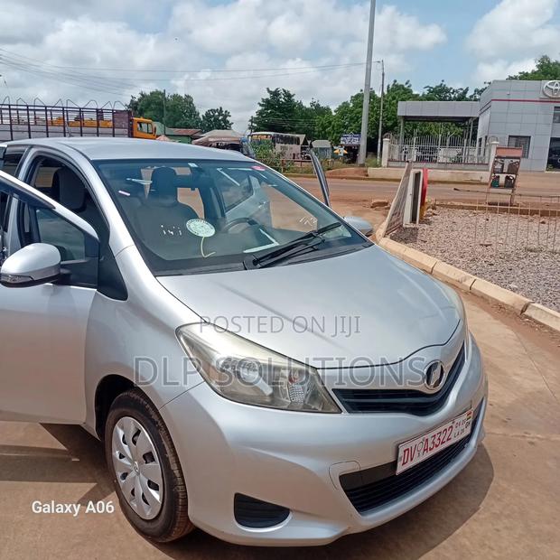 Toyota Vitz 2012 Silver