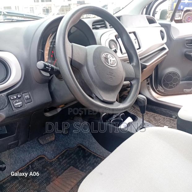 Toyota Vitz 2012 Silver
