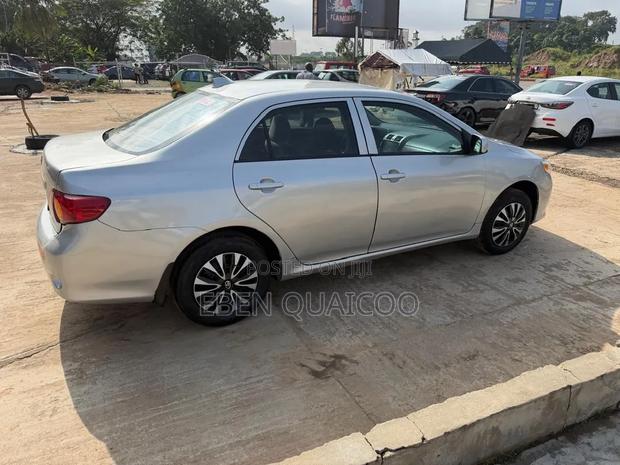 Toyota Corolla 2010 Silver