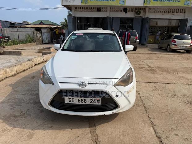 Toyota Yaris 2015 White