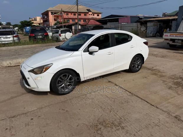 Toyota Yaris 2015 White