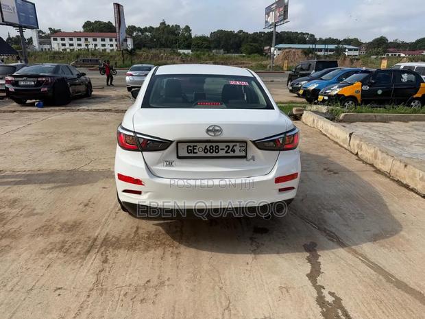 Toyota Yaris 2015 White