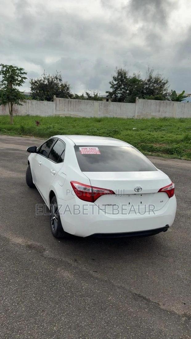 Toyota Corolla LE 4dr Sedan (1.8L 4cyl CVT) 2016 White