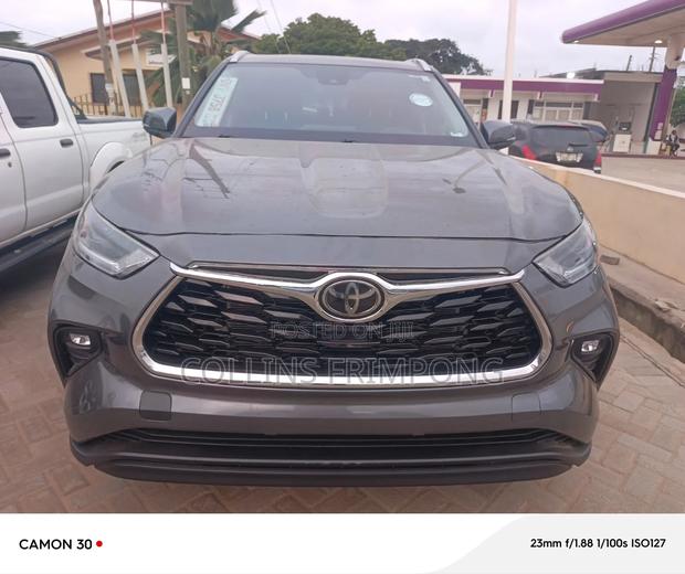Toyota Highlander XLE 2021 Gray