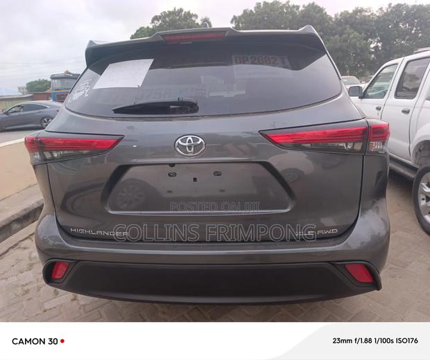 Toyota Highlander XLE 2021 Gray