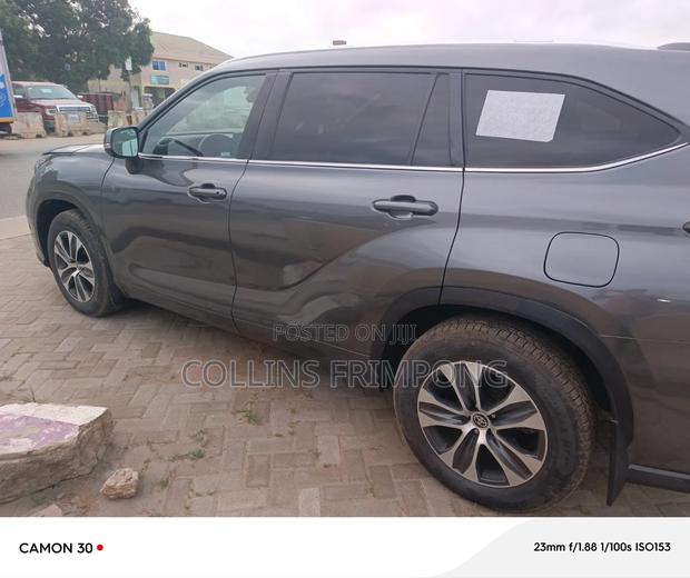Toyota Highlander XLE 2021 Gray