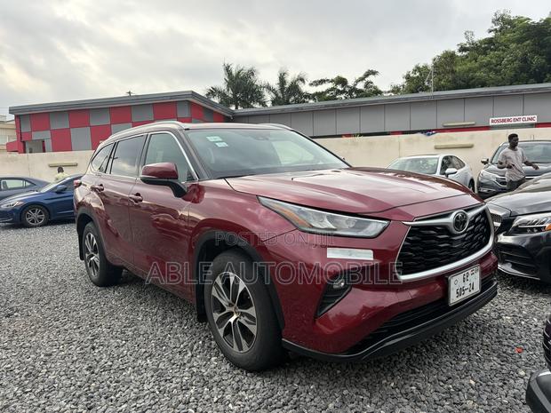Toyota Highlander XLE 2022 Red