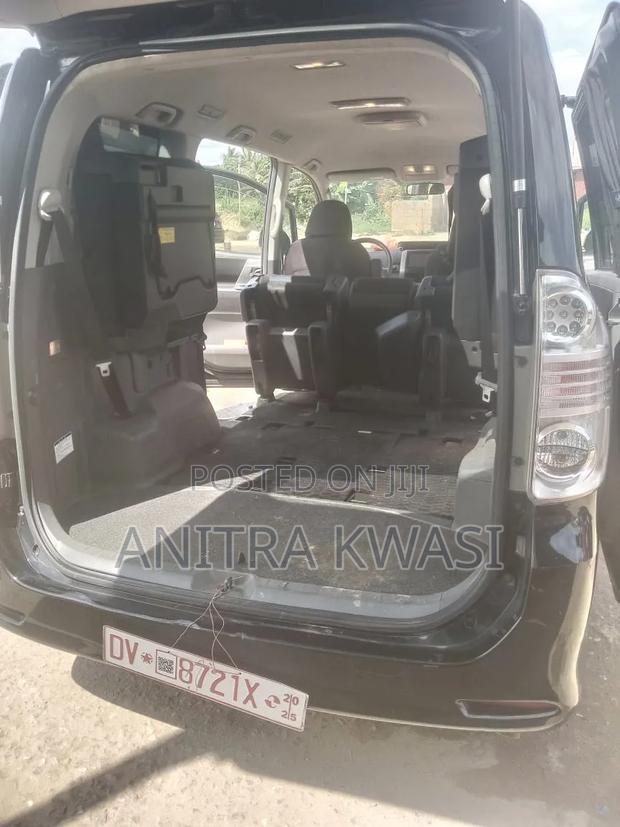 Toyota Voxy 2012 Black