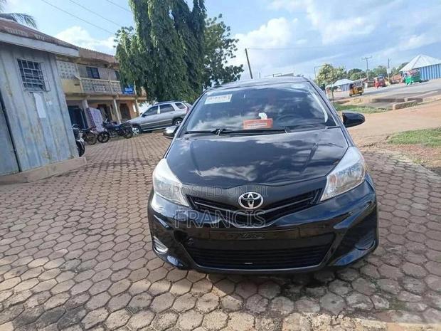 Toyota Yaris LE Hatchback 5dr 2015 Black