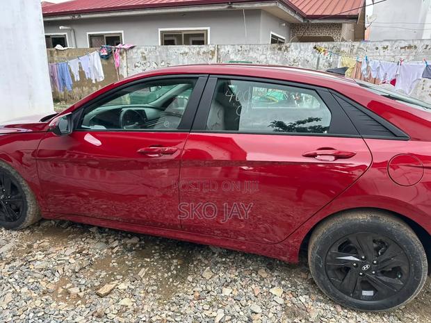 Hyundai Elantra 2021 Red