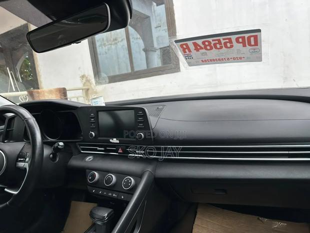Hyundai Elantra 2021 Red
