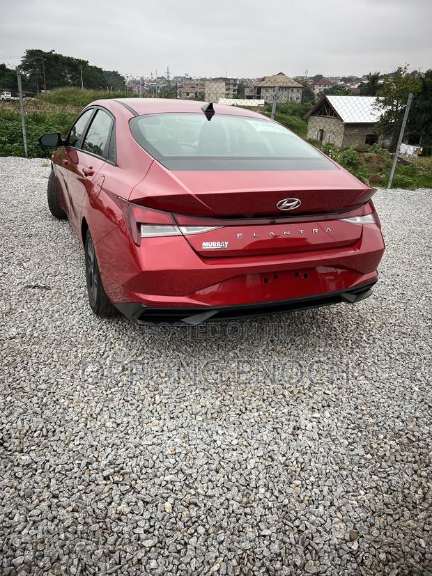 Hyundai Elantra Limited 2022 Red