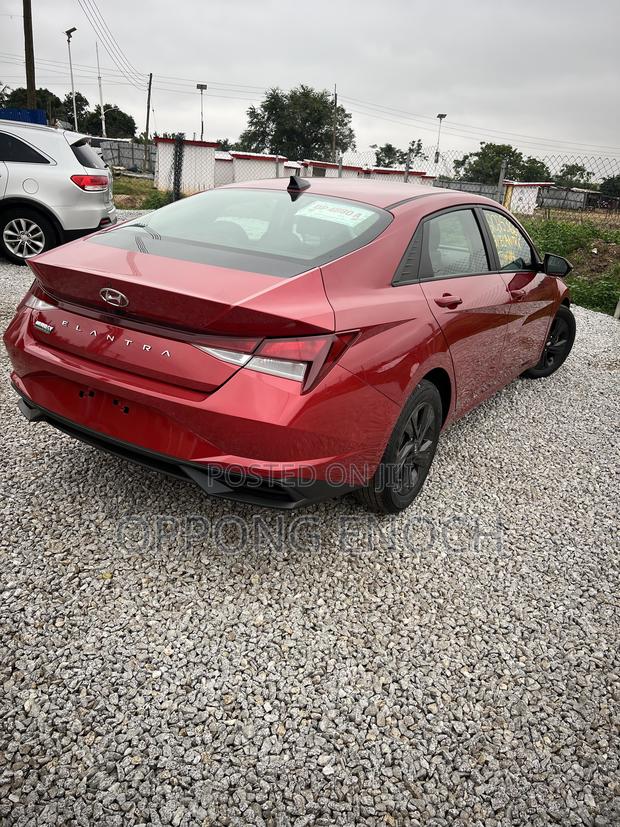 Hyundai Elantra Limited 2022 Red