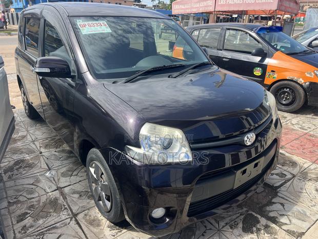 Toyota Sienta 1.5 FWD 2012